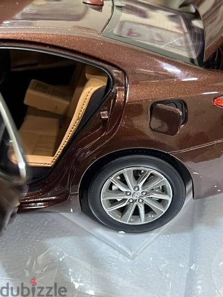 1:18 diecast lexus es350h 4