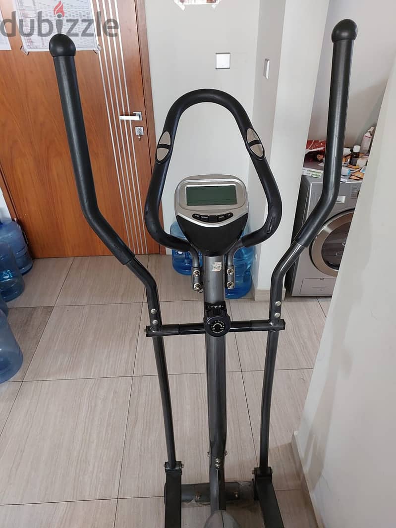 USED ELLIPTICAL TRAINER 1