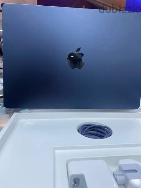 Used MacBook Air 13inch M3 256GB 4