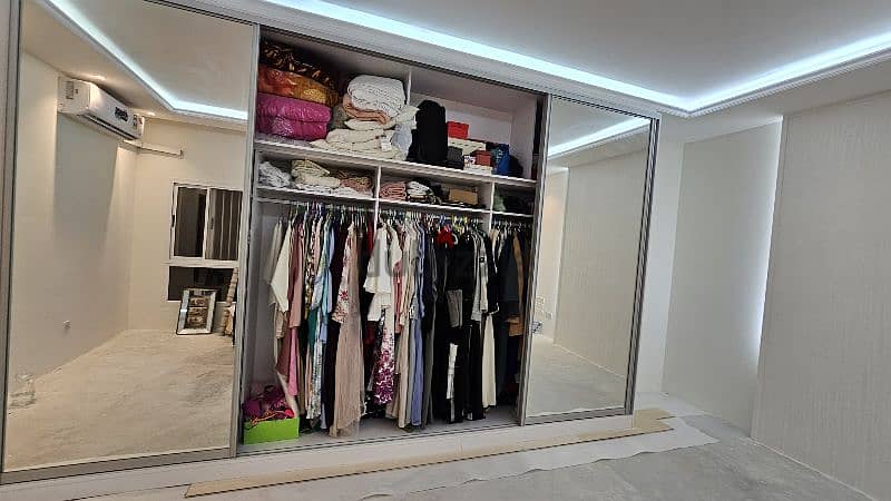 LARGE WARDROBE 3