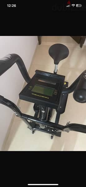 Elliptical trainer machine. 2