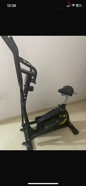 Elliptical trainer machine. 4