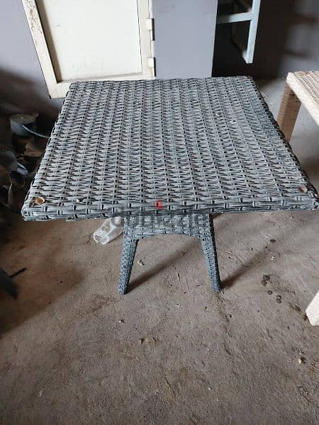 3 pics table steel and plastic 6