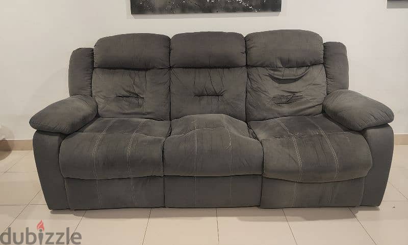 Recliner Sofa 3 seater . . كنب ركلاينر 3 مقاعد 1