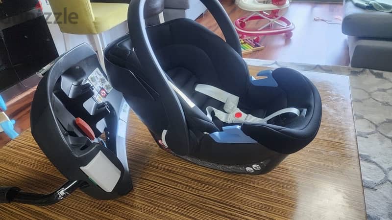 Baby Car seat of Maxi Cosi from UK 1