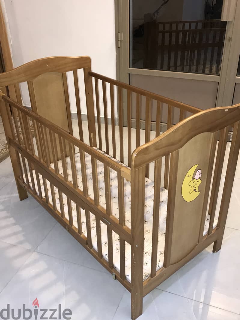 Baby crib in good condition whatsapp only 36883460 1