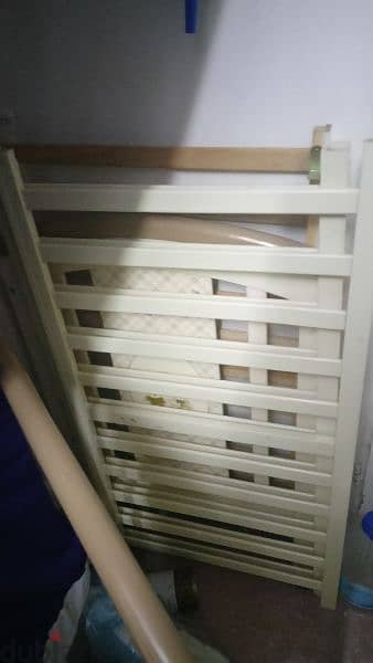 urgen sel baby bed naice condition. call 39579373 4