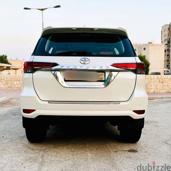 Toyota Fortuner 2019 2.7L ZERO ACCIDENT, 7 SEATER SUV FOR SALE 3