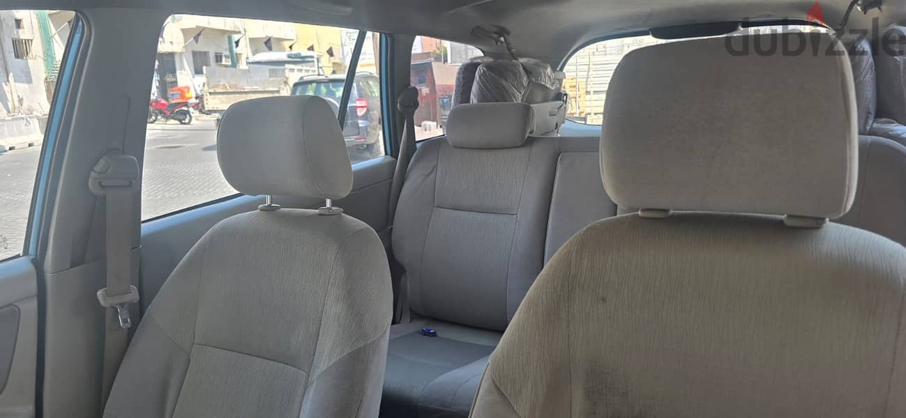 Toyota Innova 2010 3