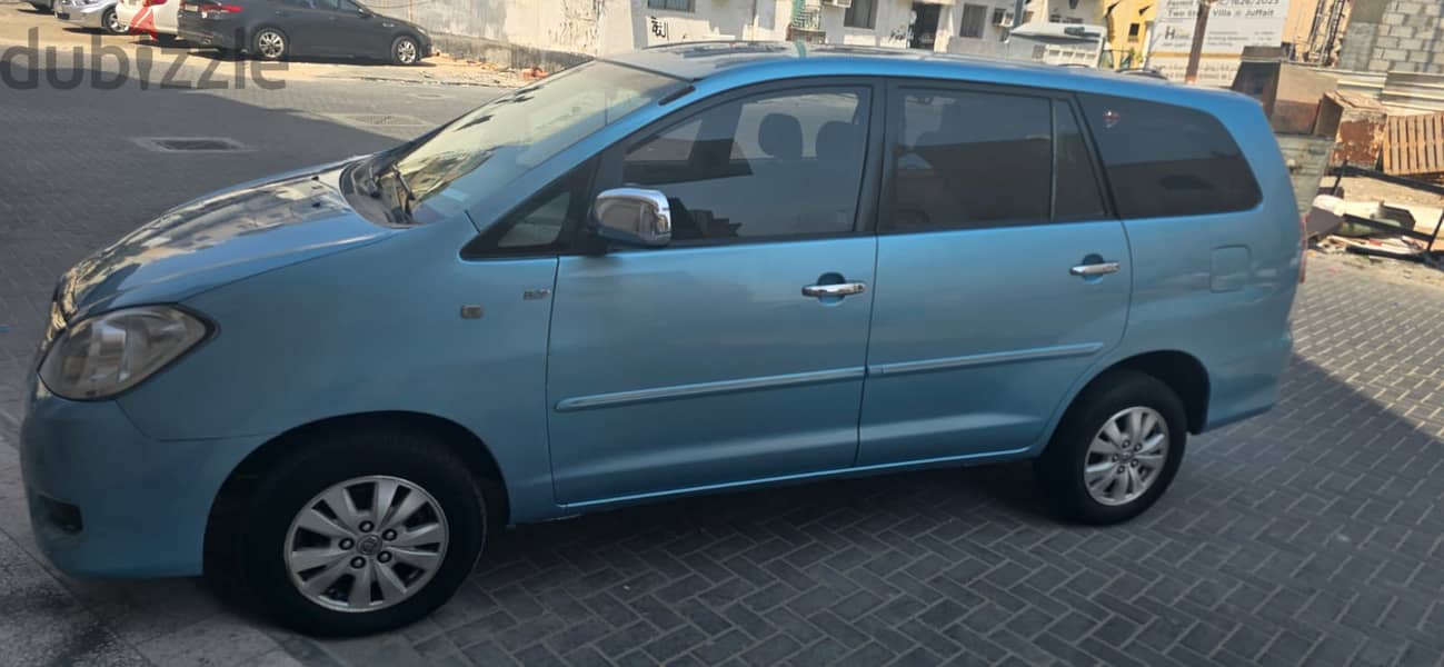 Toyota Innova 2010 5