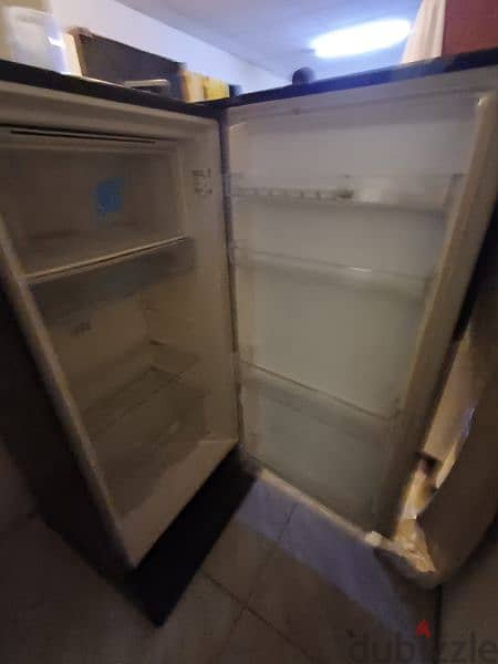 Hitachi refrigerator- freezer 2