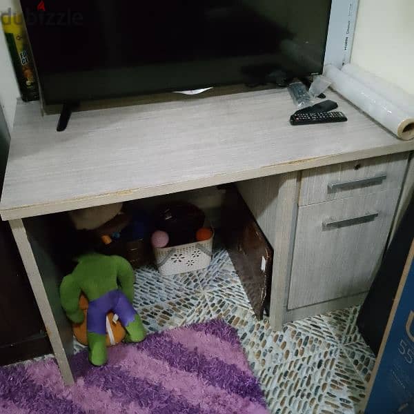 tv table good condition 1