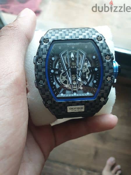 very good watch need and clean like a brand new 0