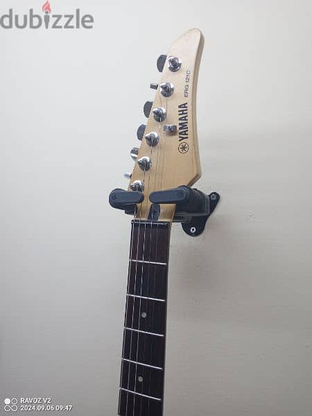 YAMAHA Electronic guitar 2