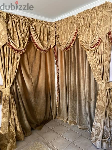 Curtains with chiffon, railings and hooks 1