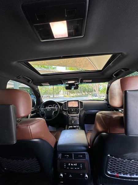 Toyota Land Cruiser 2018 VXS 77km only 9