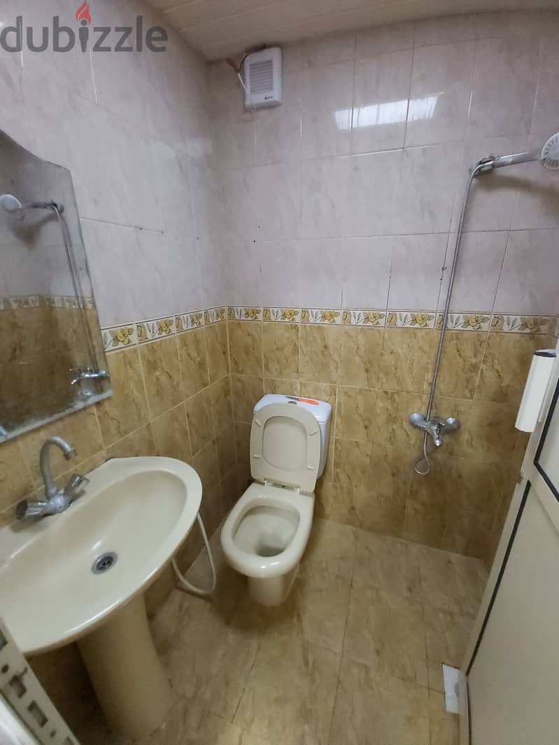 Flat for rent in bani jamrah near budaiya. 8