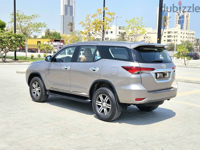 TOYOTA FORTUNER 2019 AGENCY MAINTAINED SINGLE OWNER 6