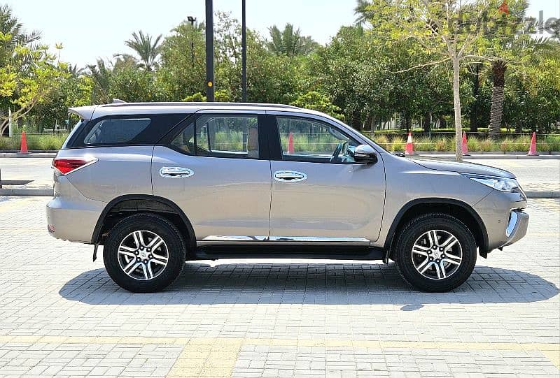 TOYOTA FORTUNER 2019 AGENCY MAINTAINED SINGLE OWNER 8