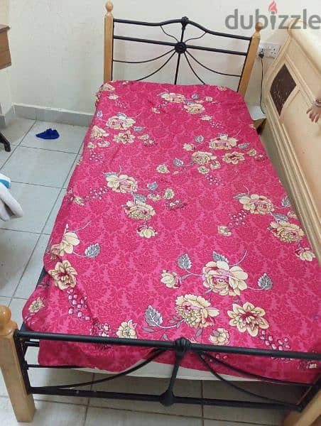 single bed with mattress good condition 0