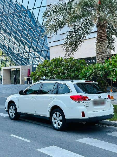 Subaru Outback 2012 model. Full option sunroof. Excellent condition 6