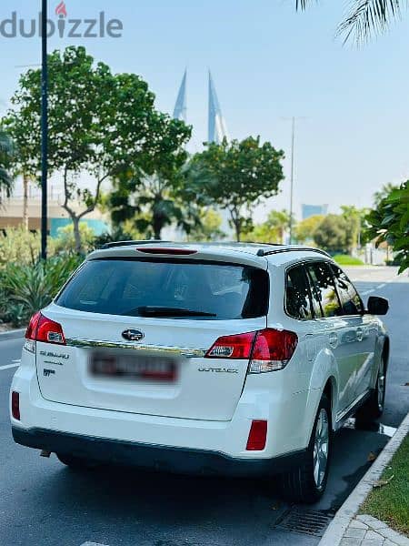 Subaru Outback 2012 model. Full option sunroof. Excellent condition 9