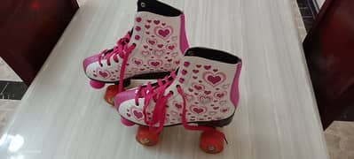 girl and boy skates 0