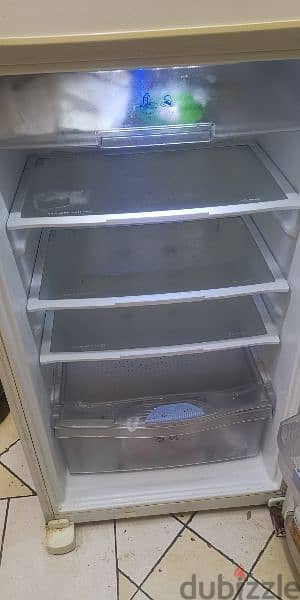 Whirlpool working refrigerator for Sale 0