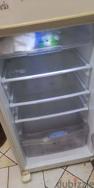 Whirlpool working refrigerator for Sale 1