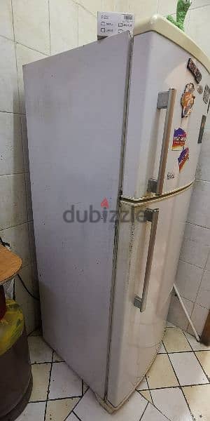 Whirlpool working refrigerator for Sale 4