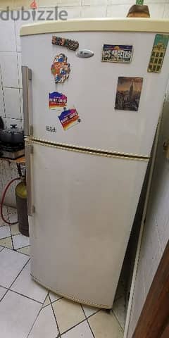 working whirlpool big refrigerator for Sale 0