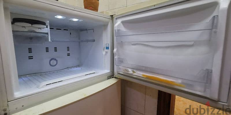 working whirlpool big refrigerator for Sale 2