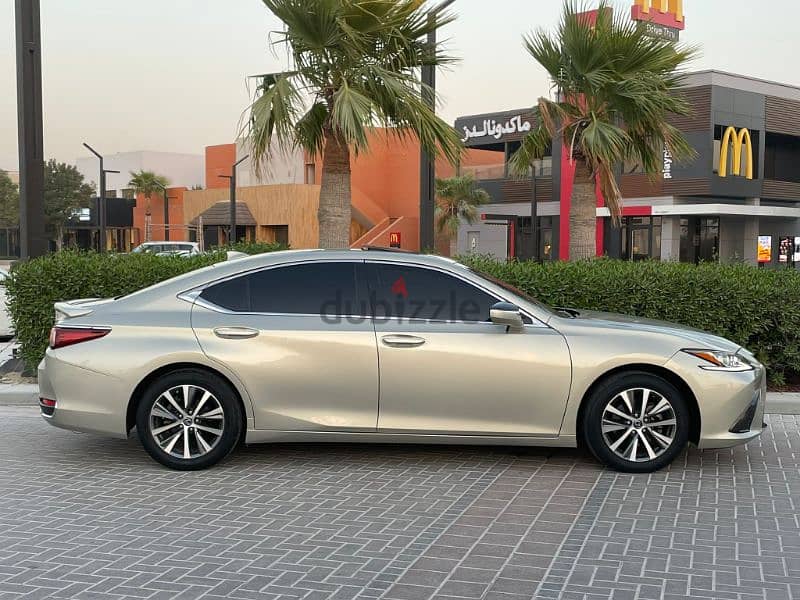 2019 model Lexus ES 2