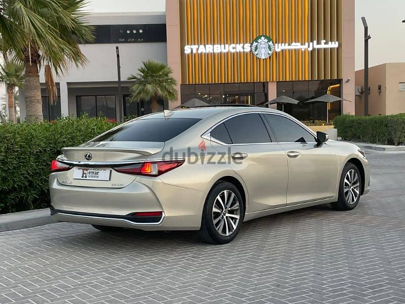 2019 model Lexus ES 4