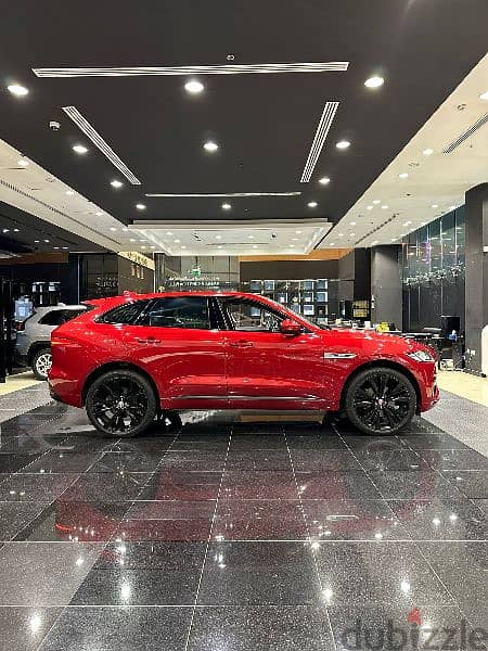 Jaguar F-PACE  Model  2017 3