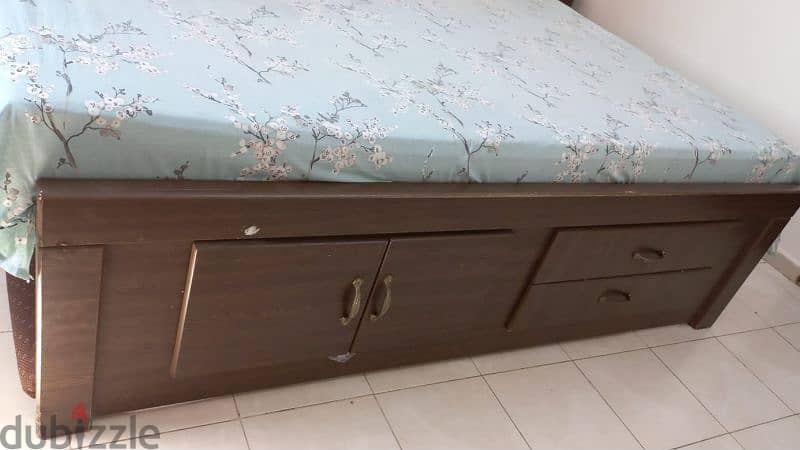 king bed size 200×200 with dressing table 2 side table 3