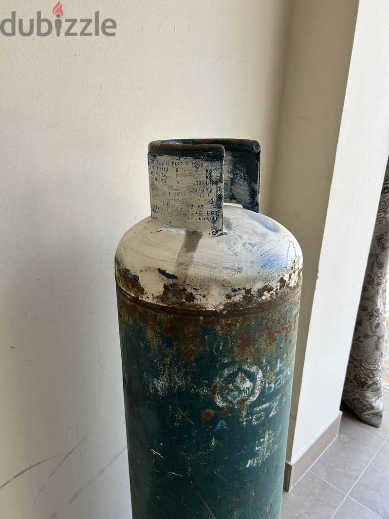 Gas Cylinder 4