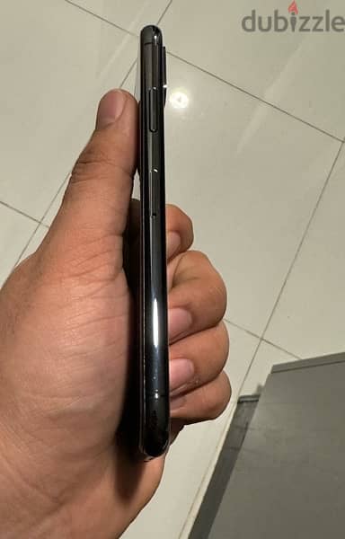 iPhone XS 64 GB Black Excellent Condition 2