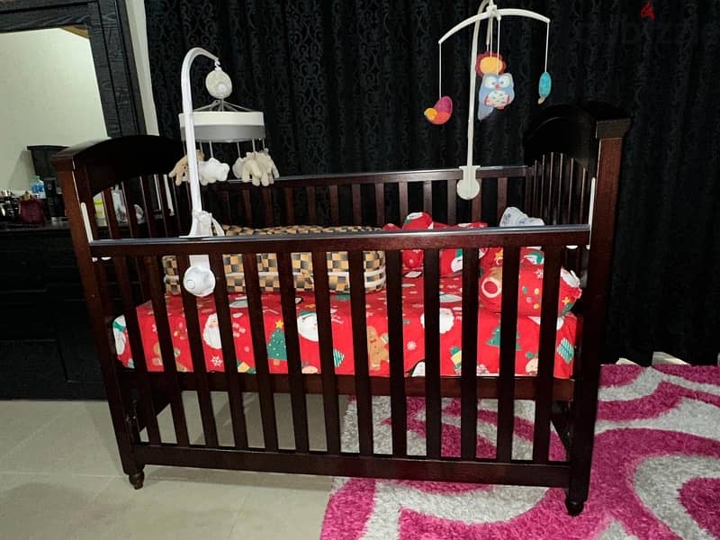 Giggles Crib/Bed same like brand new with mattress and memory foam pad 4