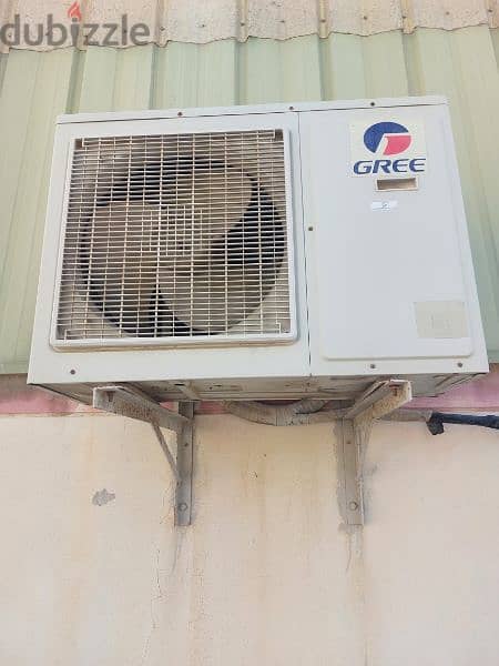 One smarteh and six Gree ac 600bd 7 with coper pipe running condition 0