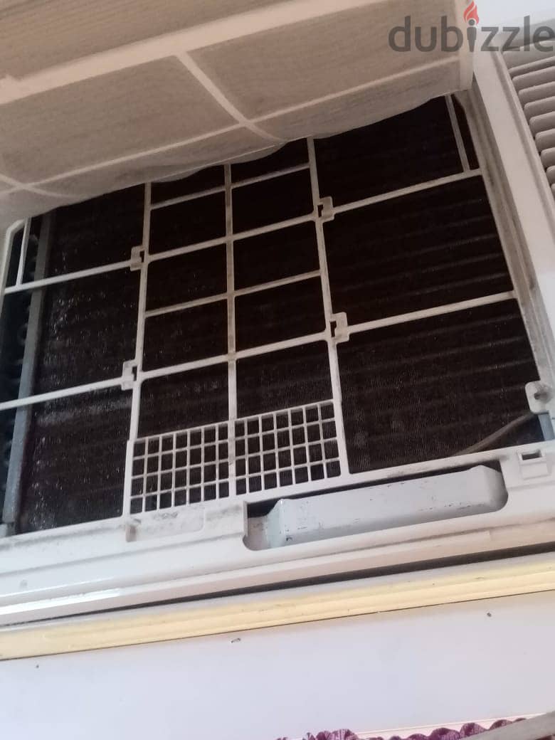 I am selling my Ac in very good condition same like new 1