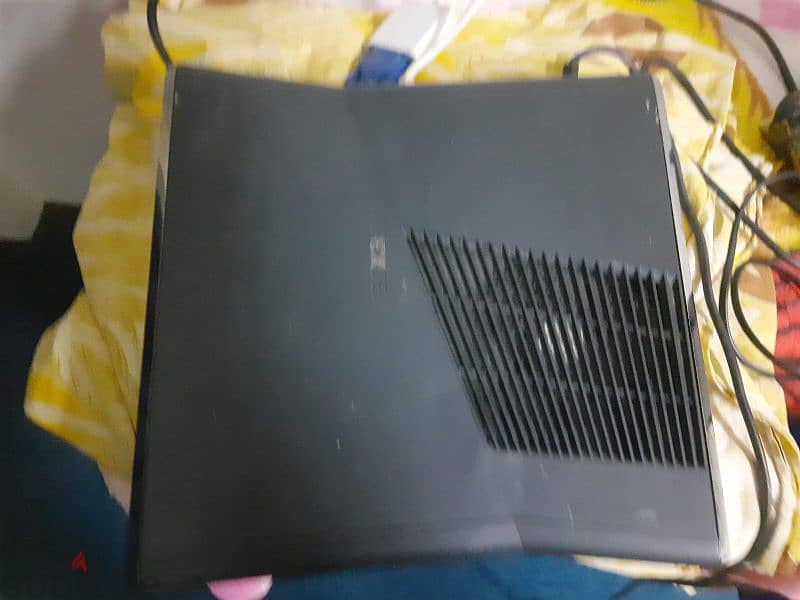 Xbox 360 with 130+ games and a tv for sale in Bahrain 3