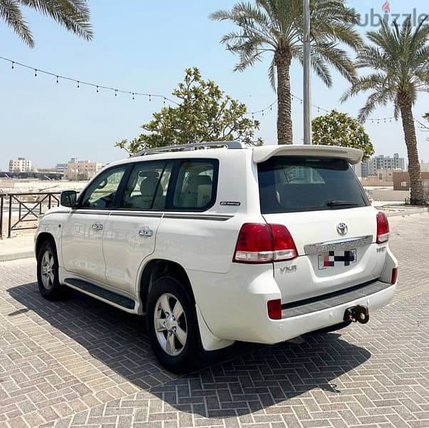 Toyota Land Cruiser VX-R 5.7L 2011 3