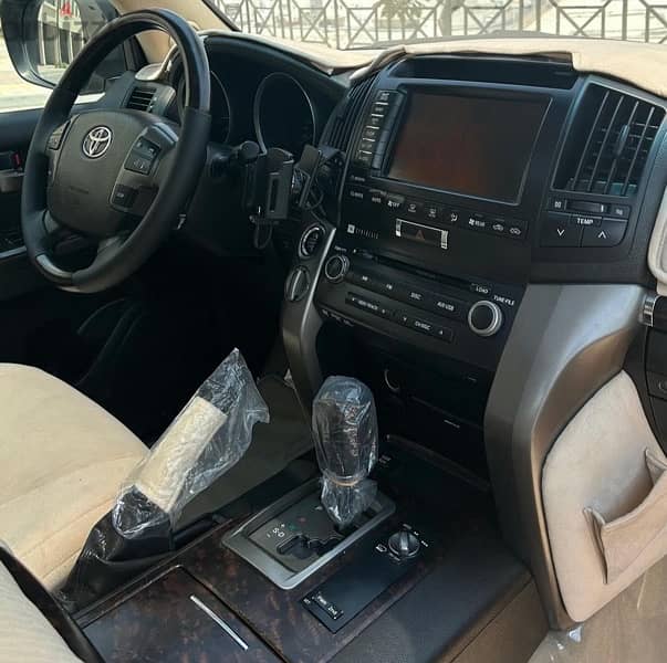 Toyota Land Cruiser VX-R 5.7L 2011 8