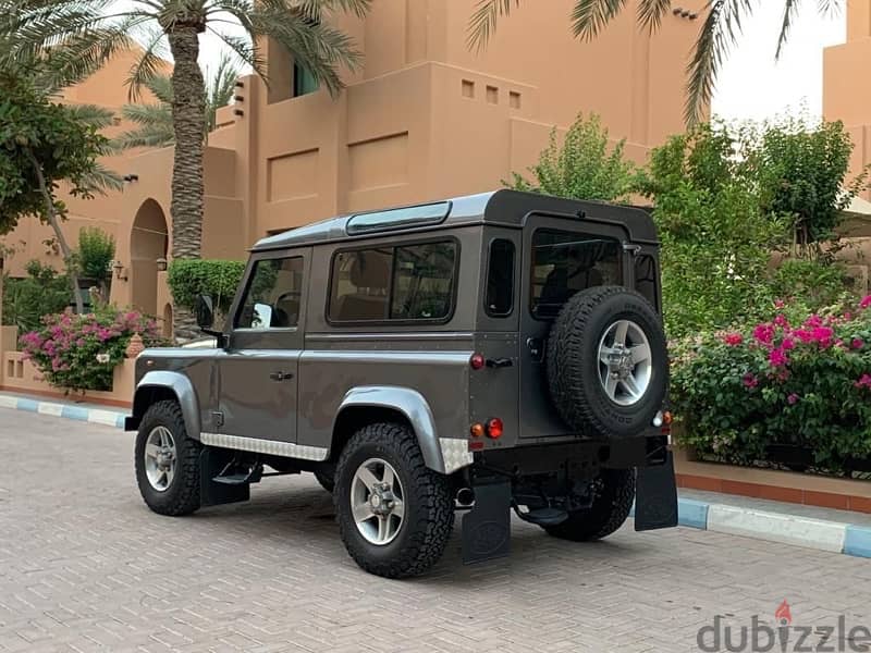 Land Rover Defender 2011 1