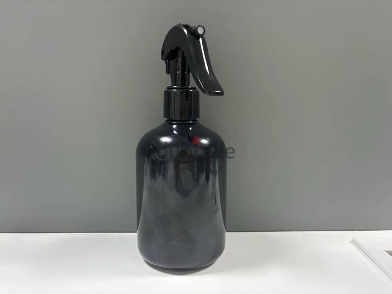 300ml Black Plastic Spray Bottles 1