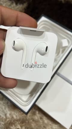 apple headphones with lighting wire 0