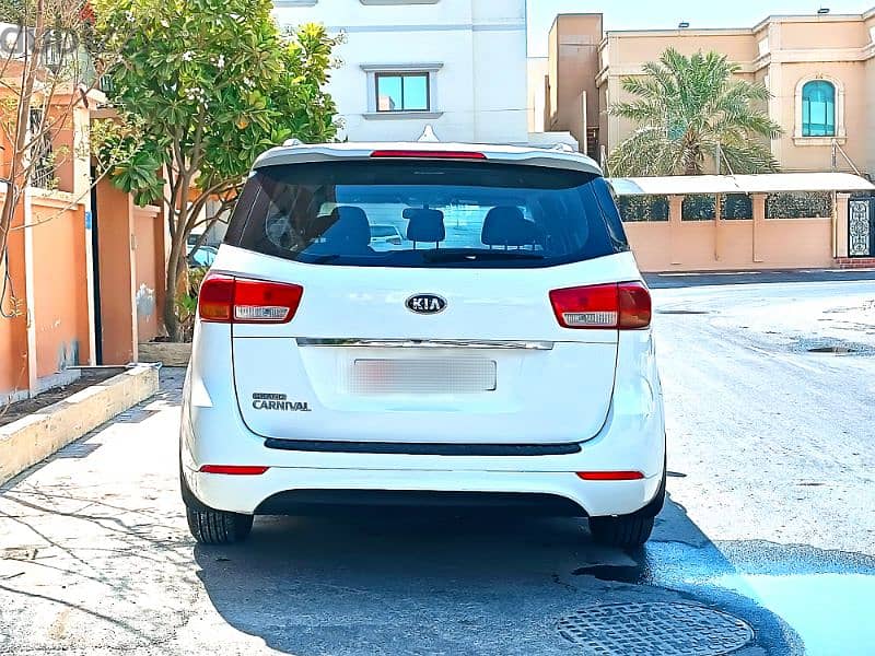 Kia Carnival Grand 2016 V6 3.3L 8 Seater Space wagon type For Sale 3