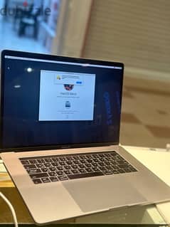 mac book pro 2017 500 gb 16 gb ram 15 inch core I 5