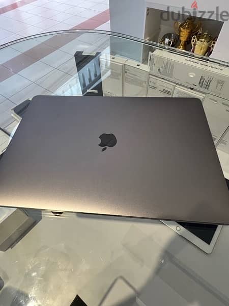 mac book pro 2017 500 gb 16 gb ram 15 inch core I 5 10